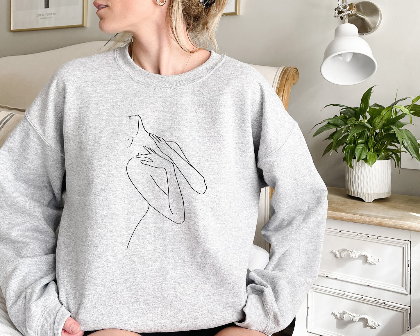 Woman Line Art Sweatshirt, Female Figure Line Art T-Shirt, Naked Woman Shirt,Minimal woman tee,Abstract Woman Body TShirt, Minimal Woman Tee