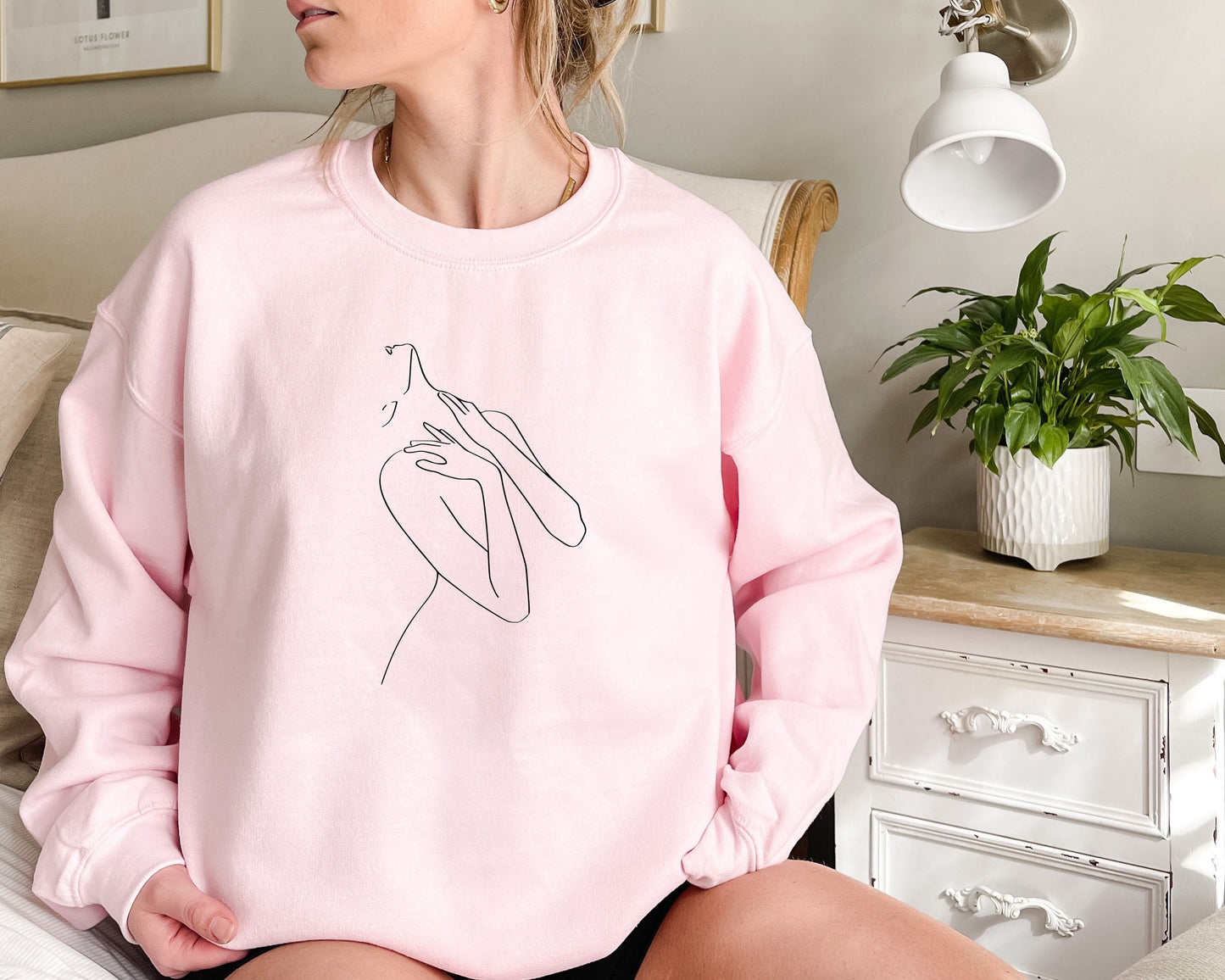Woman Line Art Sweatshirt, Female Figure Line Art T-Shirt, Naked Woman Shirt,Minimal woman tee,Abstract Woman Body TShirt, Minimal Woman Tee