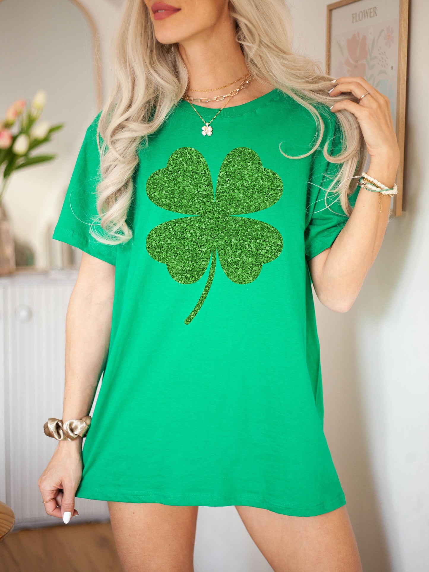 Glitter SHAMROCK Tshirt,Green Glitter Four Leaf,Lucky Sweatshirt,Shamrock Sweater,St Patrick's Women Shirt,St Patrick's Day Sweatshirt