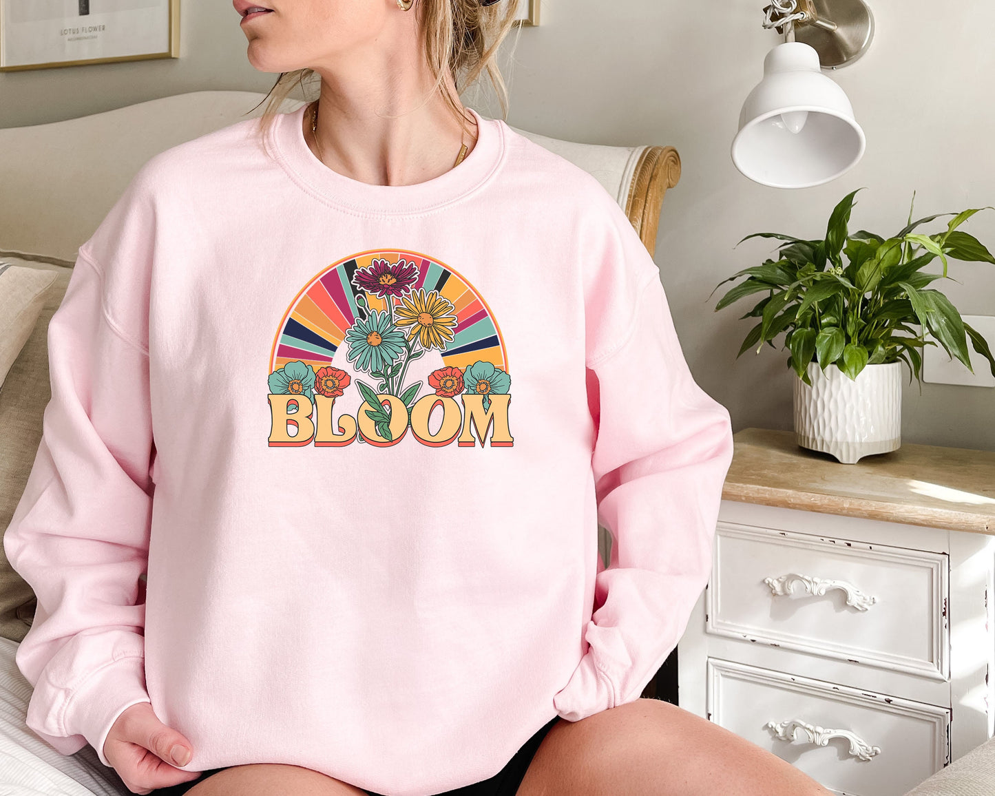 Bloom Sweatshirt, Vintage Shirt, Women's Vintage Hippie Shirt, Flower Shirt, Retro 6Os-70s Tee, Wildflower Gift, Women Inspiration Shirt