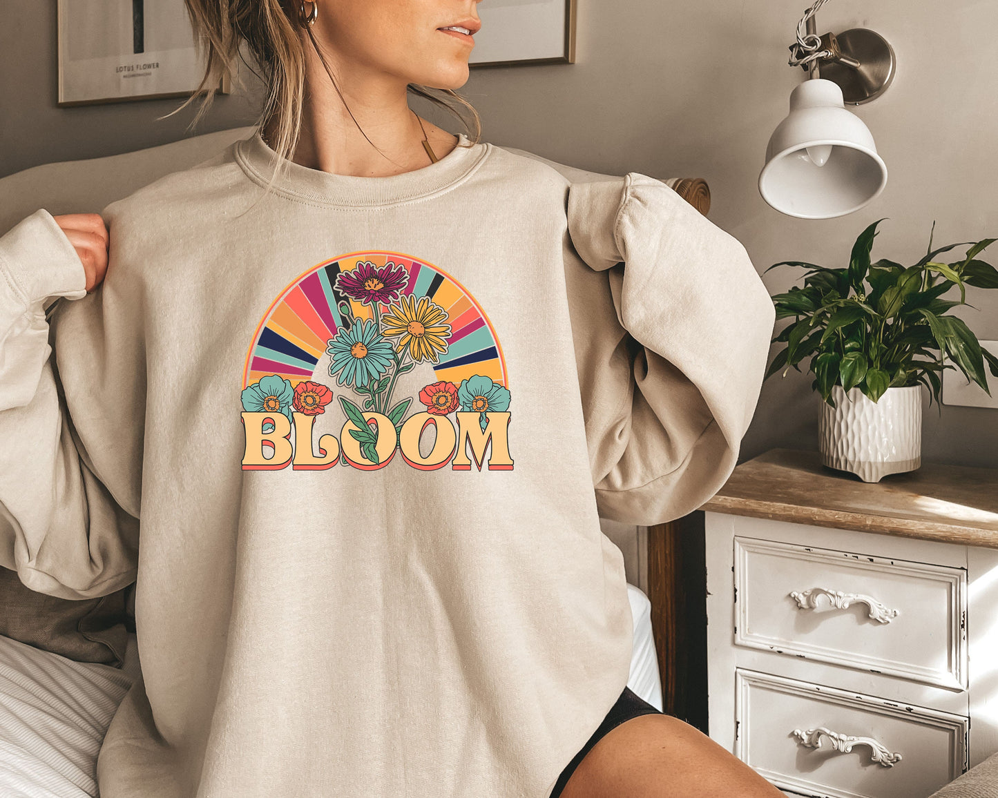 Bloom Sweatshirt, Vintage Shirt, Women's Vintage Hippie Shirt, Flower Shirt, Retro 6Os-70s Tee, Wildflower Gift, Women Inspiration Shirt
