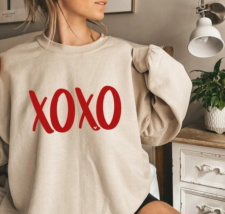 Xoxo Sweatshirt,Love sweatshirt, Valentines Day Gift, Xoxo Tee, Gift for Her,Valentines Day Sweatshirt, Wife Gift,Xoxo Shirt