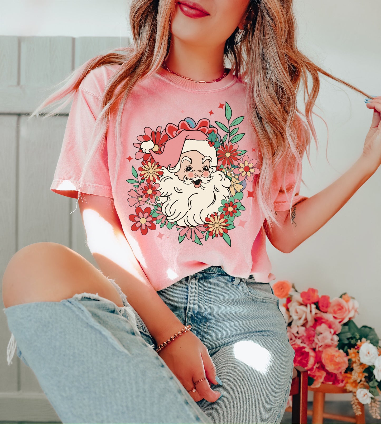 Flower Santa Shirt,Christmas Shirt,Santa Shirt,Christmas Gifts,Retro Santa Sweatshirt,Vintage Santa Shirt,Santa Gift,Holiday Clothing